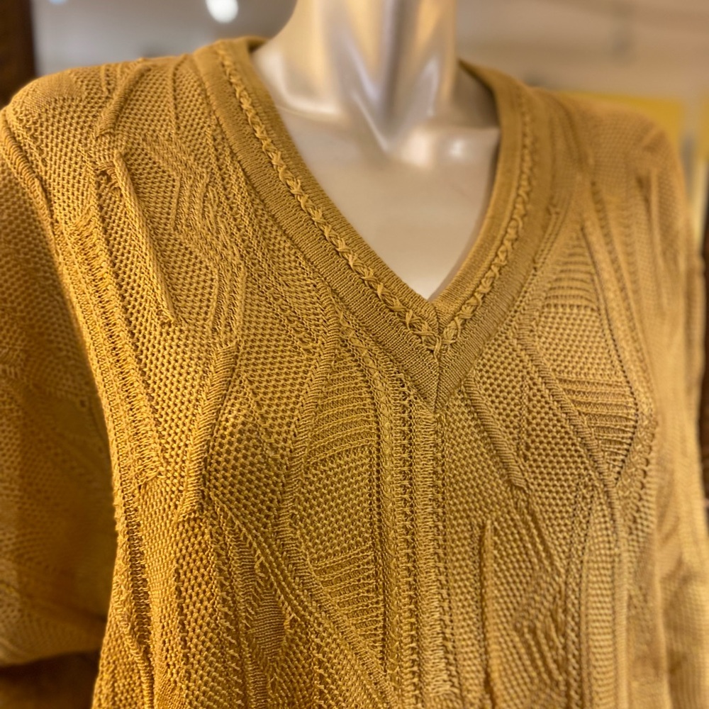 Tundra Canada XL Vintage 98 Sweater  New with Tag in excellent condition - Picture 7 of 10